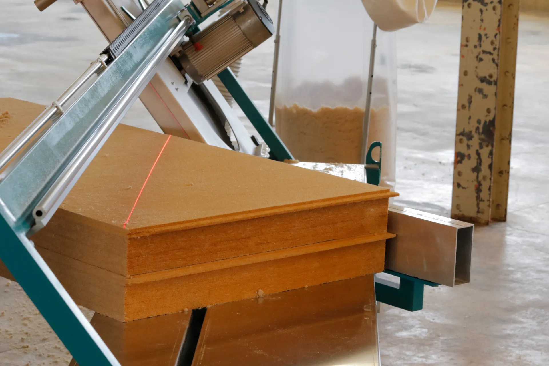 Saw for insulation material