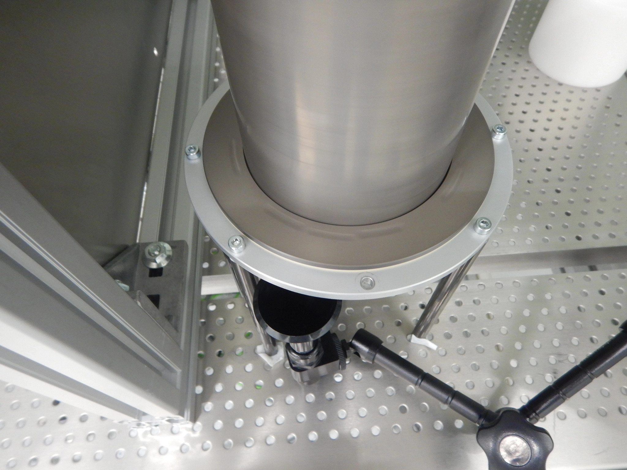 Test in camera bianca