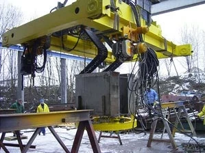 Dismantling tool - E4/0 E-Chains® and flexible CF9 Chainflex® cables in use