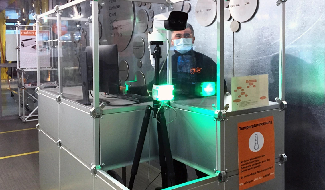 Automatische Temperatur- und Maskenkontrolle