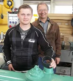 Managing director Sebastian Zunhammer (back) and design engineer Thomas Bauer