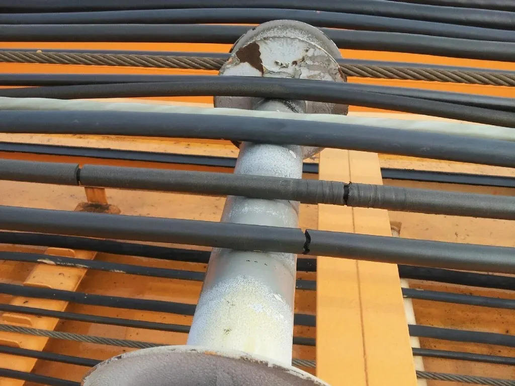 Cable tender on Goliath shipyard crane