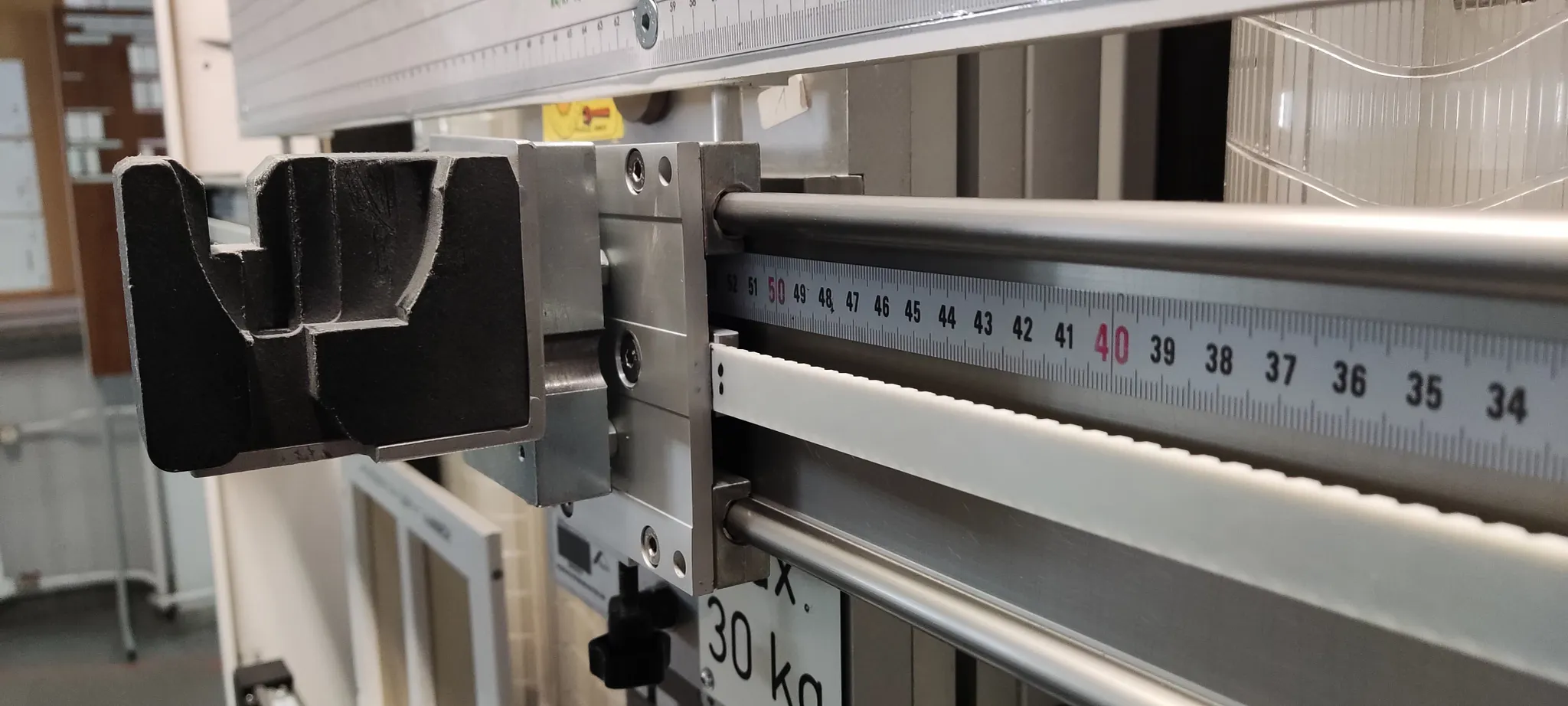 Detailansicht Zahnriemenachse im Rollo-Prüfgerät von Roto