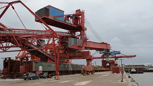 Ship unloader