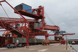 Ship unloader
