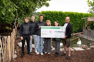 igus donate €5,000 to the animal welfare organisation Notpfote Animal Rescue from Neuss