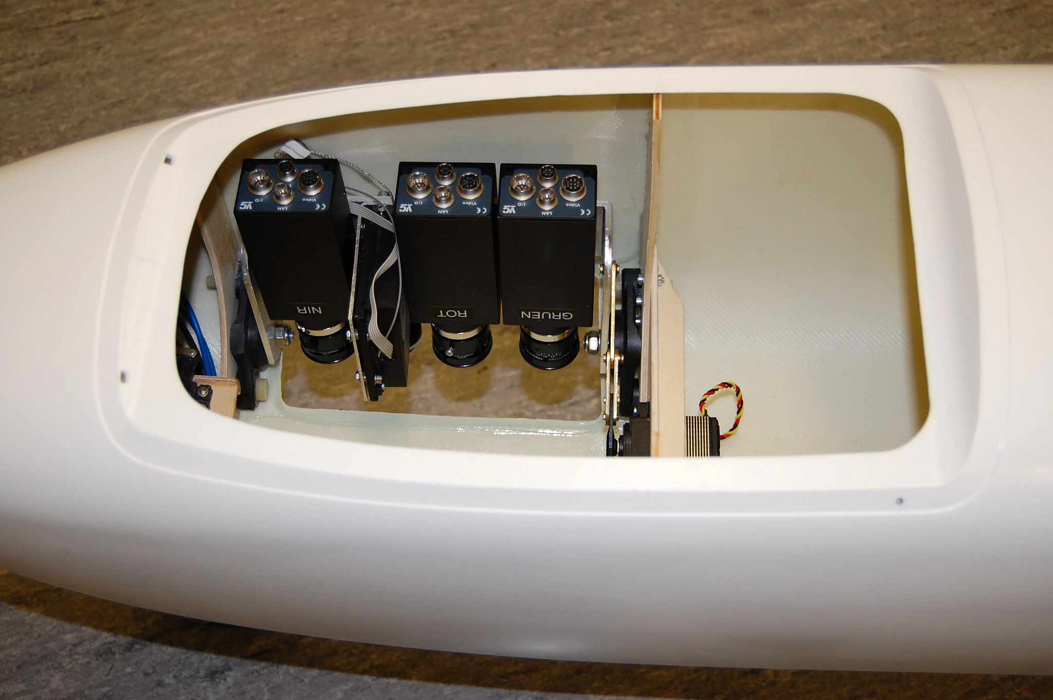 xiros® Flanschkugellager in Modellflugzeug