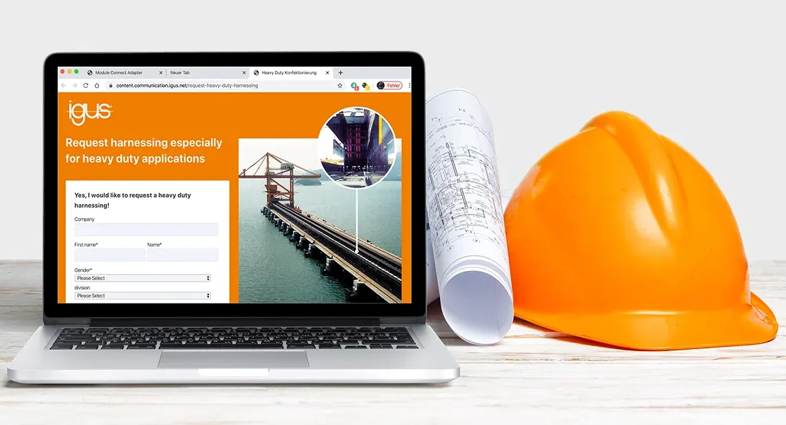 Ordenador, plano, casco de protección