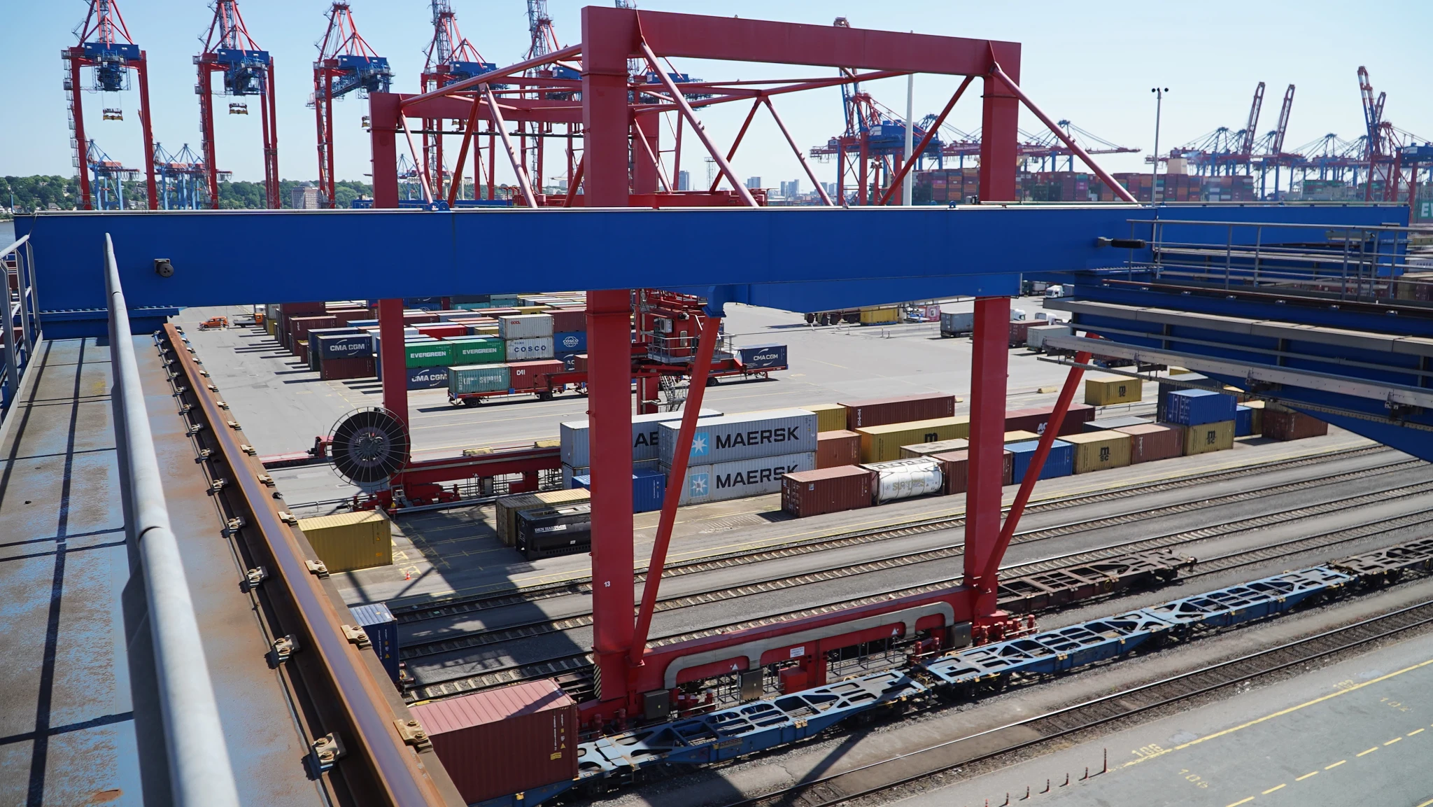 Mosty załadunkowe EUROGATE w porcie w Hamburgu