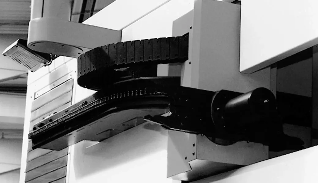 igus® Energierohr Serie R68 auf der Seite liegend