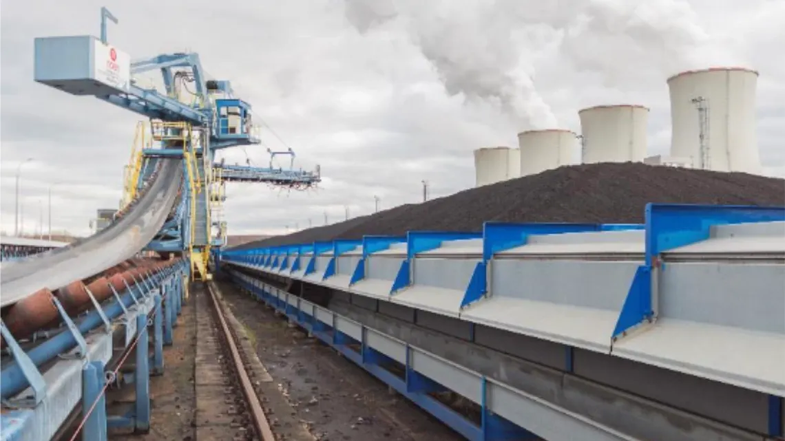 Smart rol e-chain in a stacker