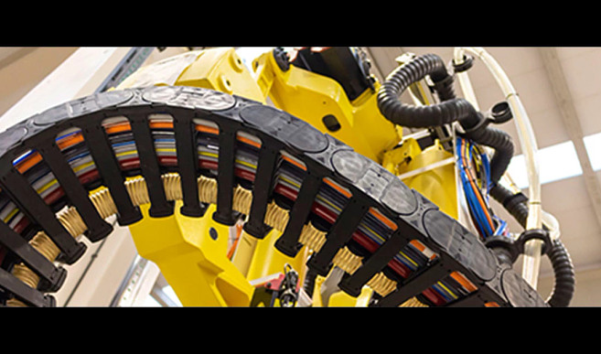 Flexible 3D cable routing for riveting robots in aircraft construction