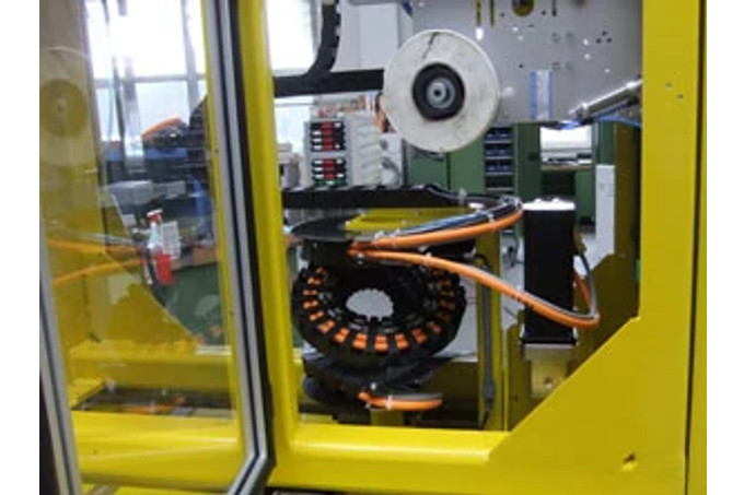 Loading and unloading unit