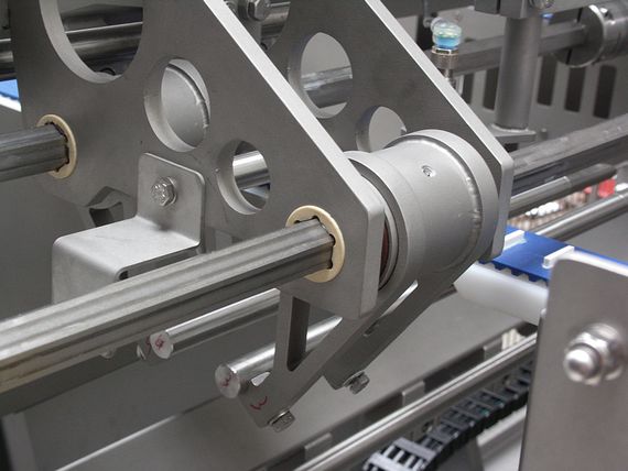 Hexagonal guide has been developed as a special part especially for the sausage chain cutter.