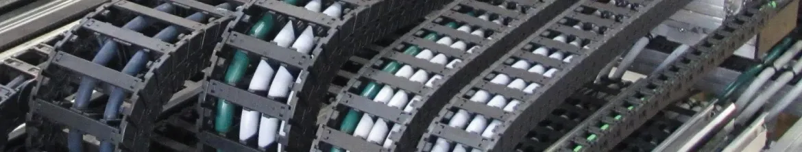  readychain® pre-assembled cable carriers reduce costs and saves space for a well-known machine tool manufacturer.