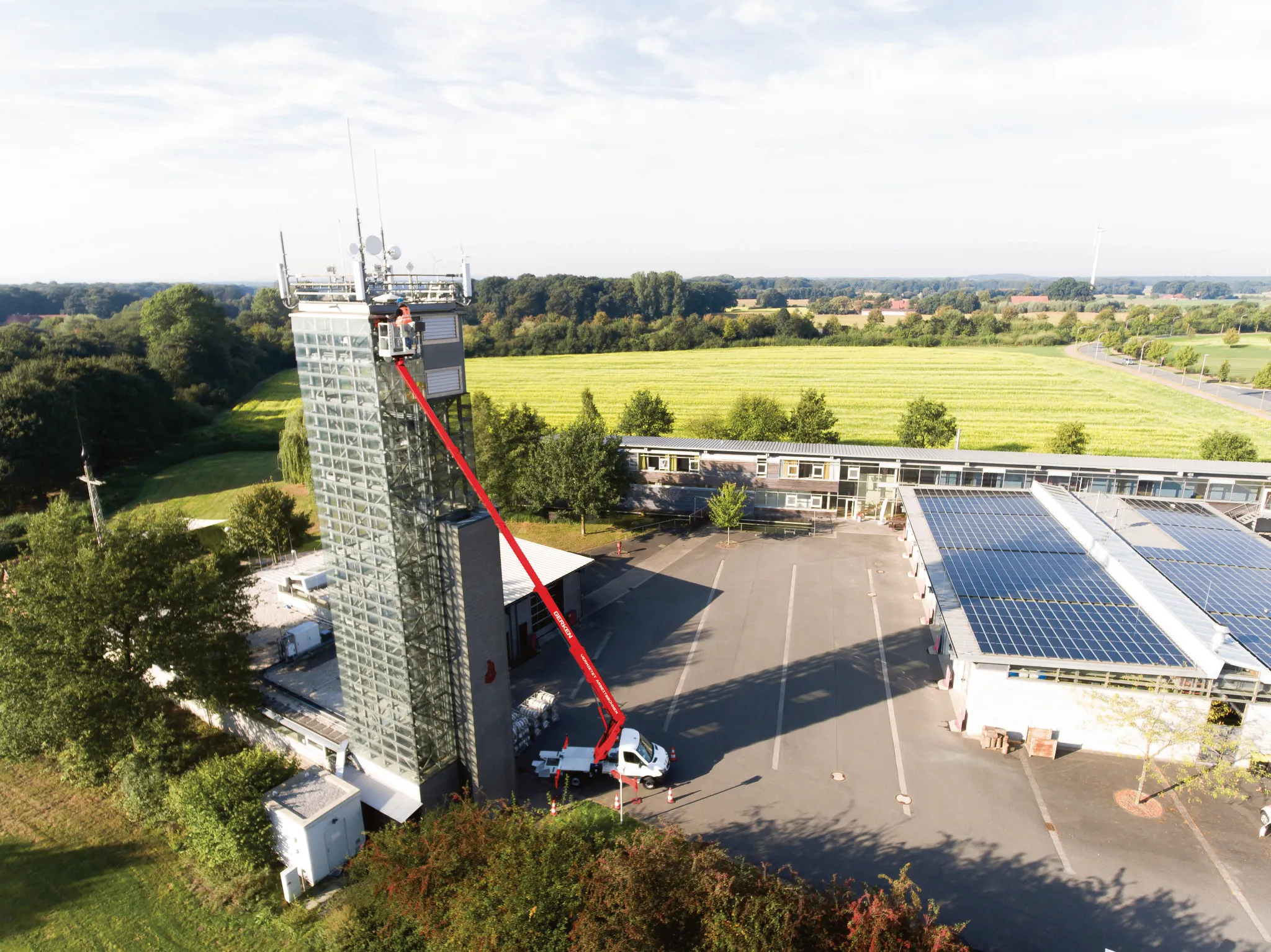 Energy chain for telescopic work platforms