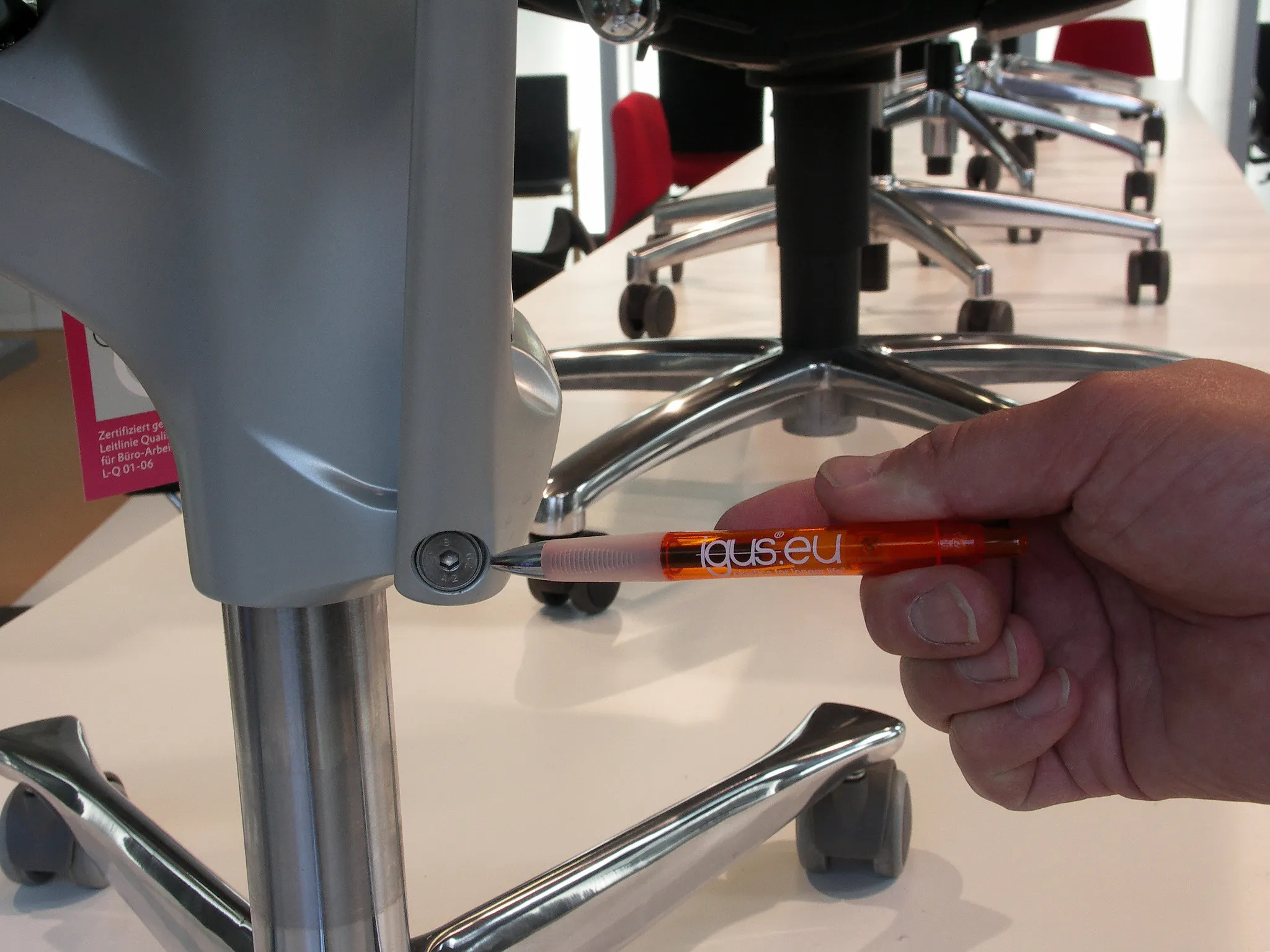 iglidur G bearings permanently withstand the high pressure load during automatic adjustment and sitting.