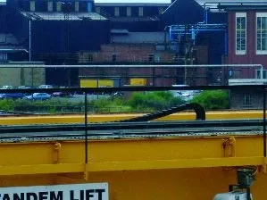 Cable carrier on an outdoor gantry crane