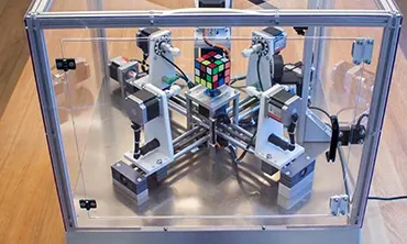 ルービックキューブを解く機械