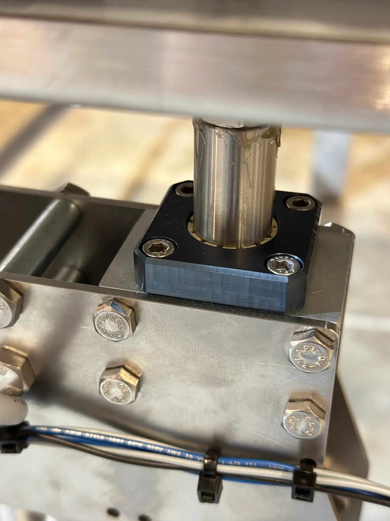 drylin R linear plain bearing