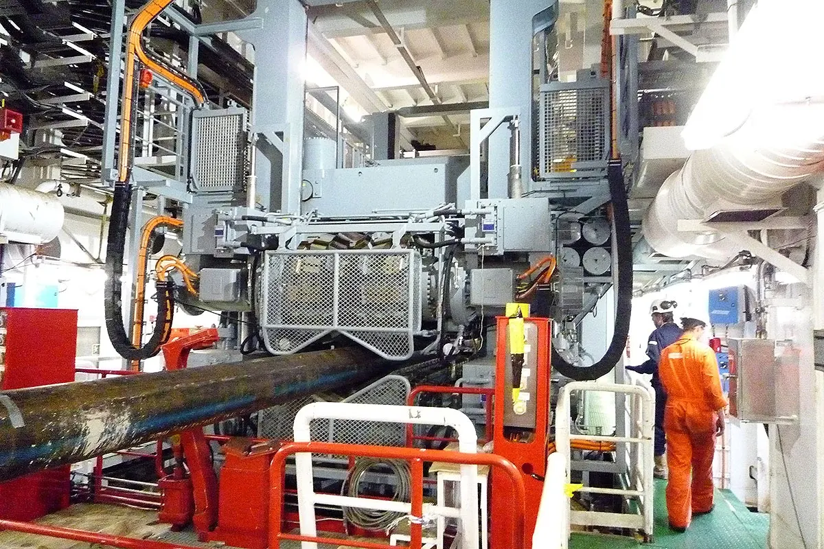 Pipe-laying and welding equipment