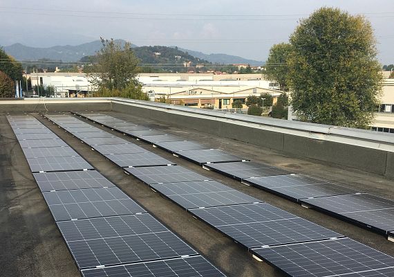 Fotovoltaïsche panelen bij igus Italië