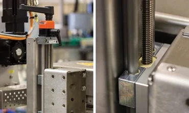 Height adjustment of pre-shrink unit with drylin SLW-1040.