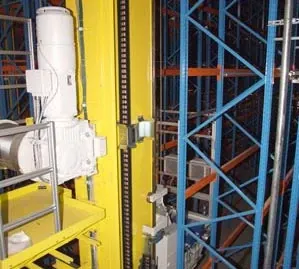 In pole and tower heights up to 40 meters or more, the energy chain® always remains secure in the track.