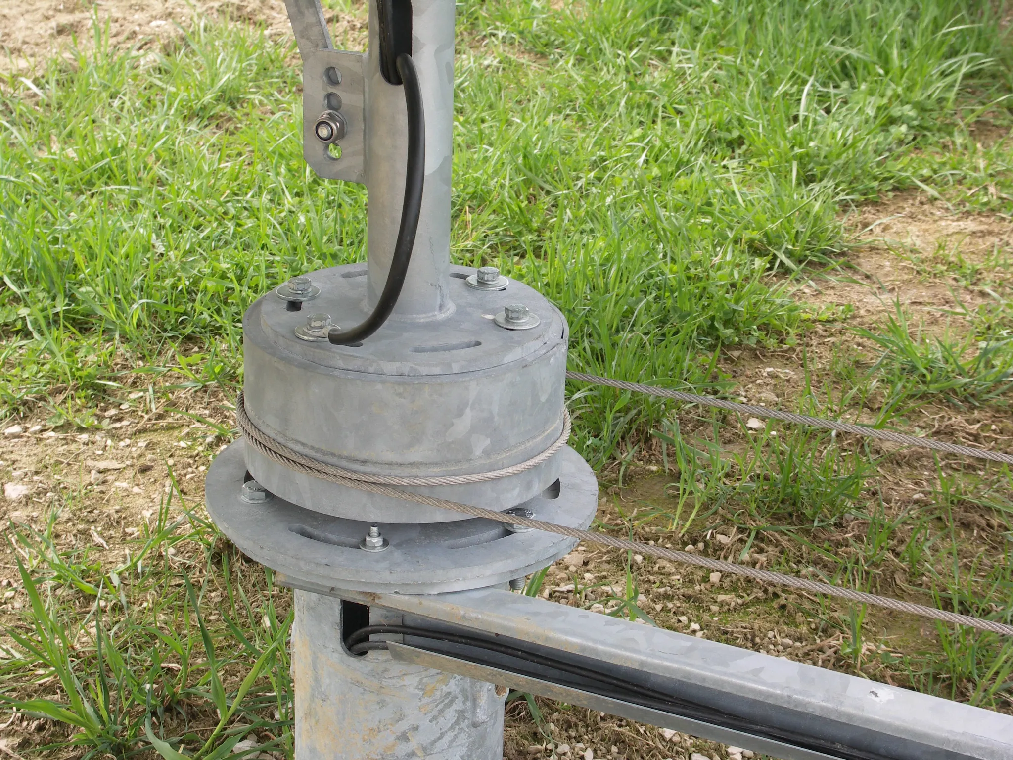 Traction ring with rope for adjustment: