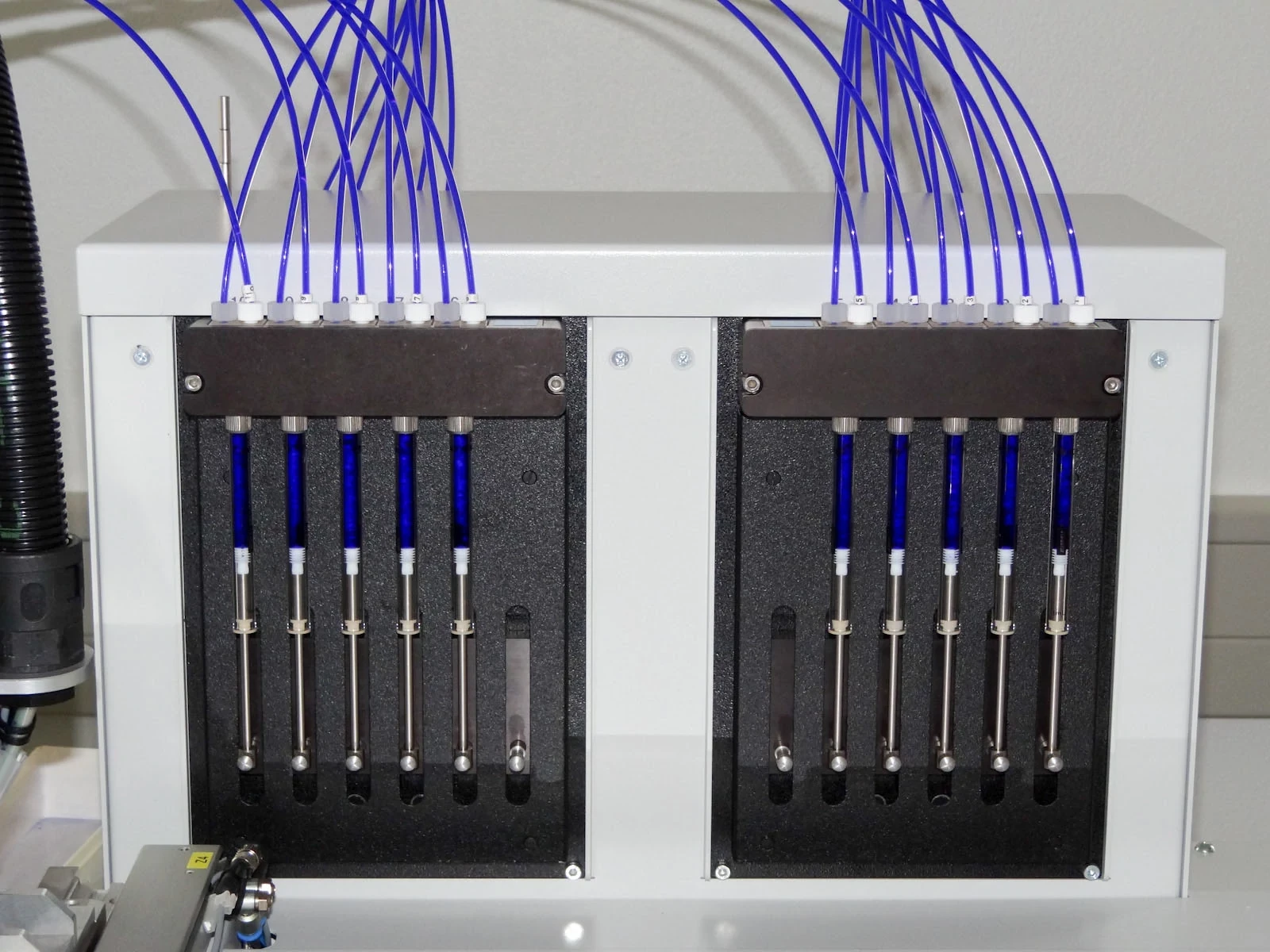 Installation de remplissage de récipients à réaction de bioanalytic