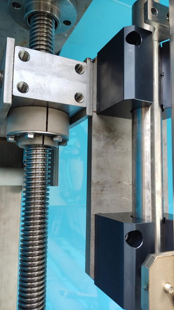 Lead screw technology in swimming pool