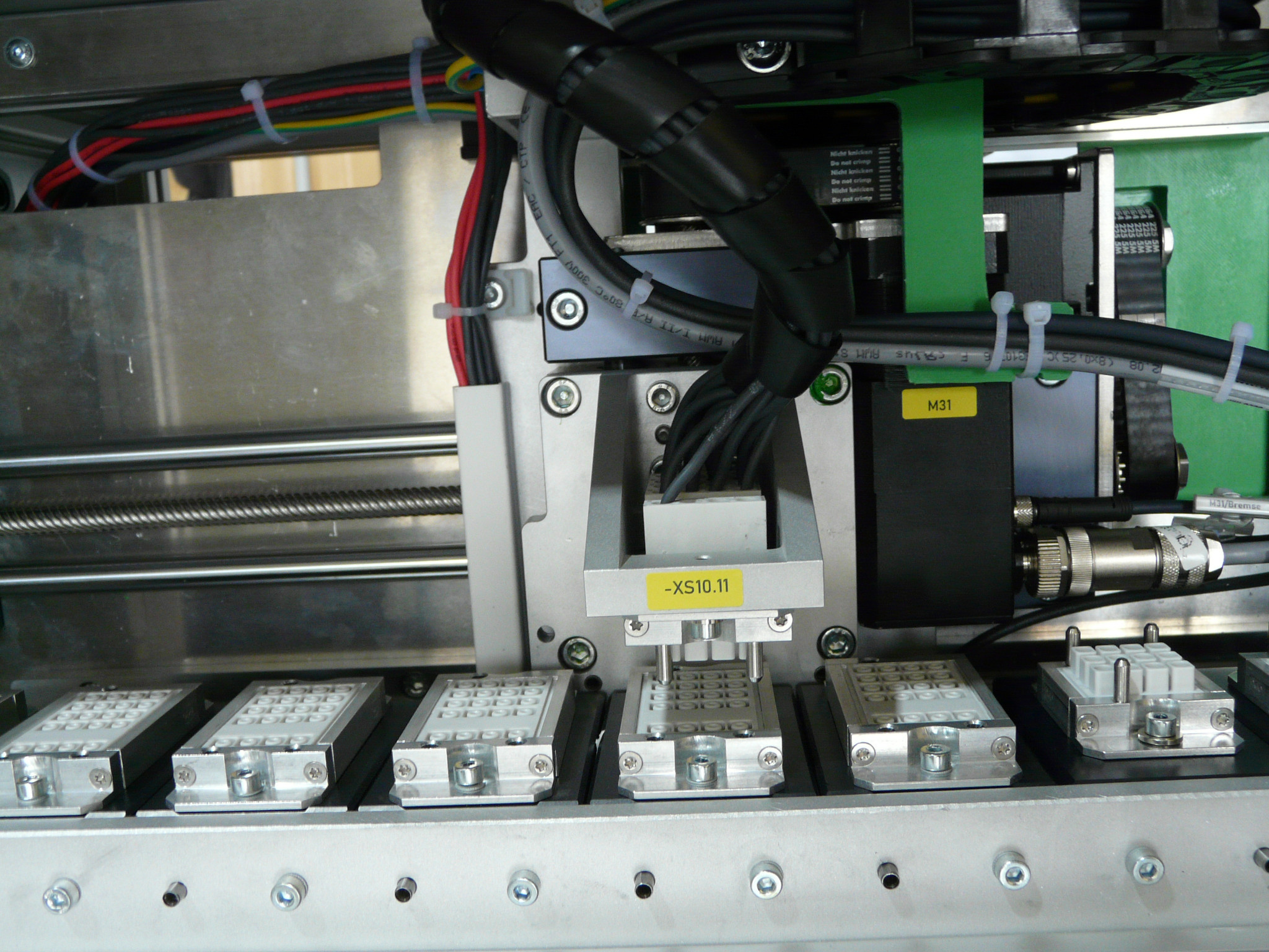 Durable linear technology in test equipment for electric motors | igus®