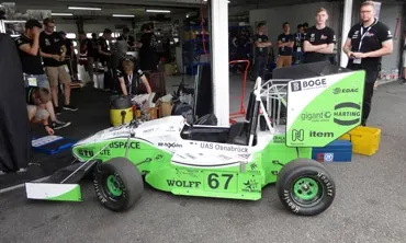 フォーミュラ・ステューデントのレーシングカーにイグス® プレーンベアリング・テクノロジーを採用