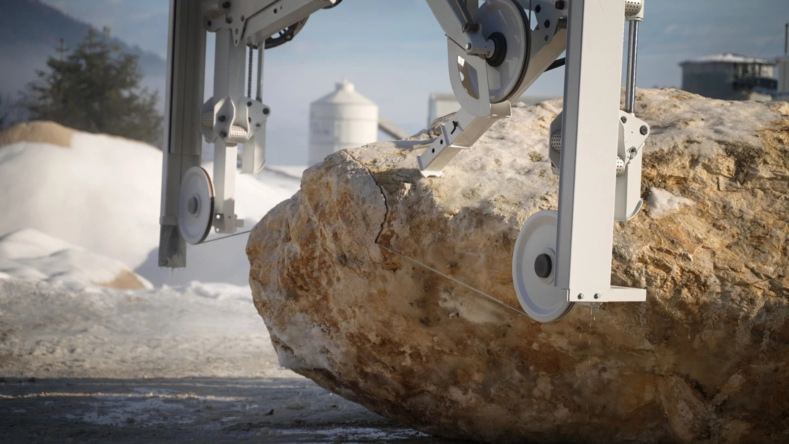 Energy chains in the tunnel drill