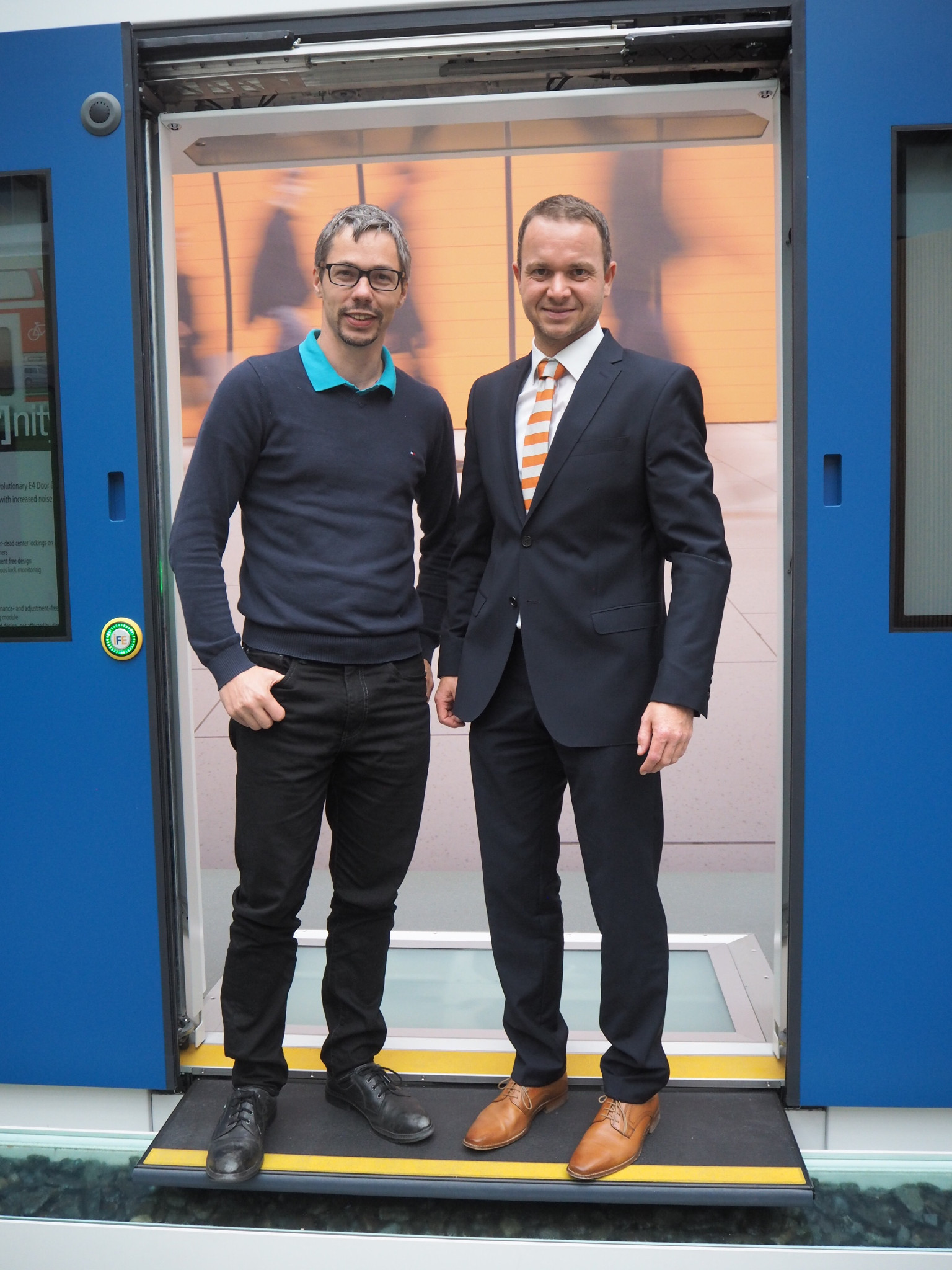 Sliding steps on trains