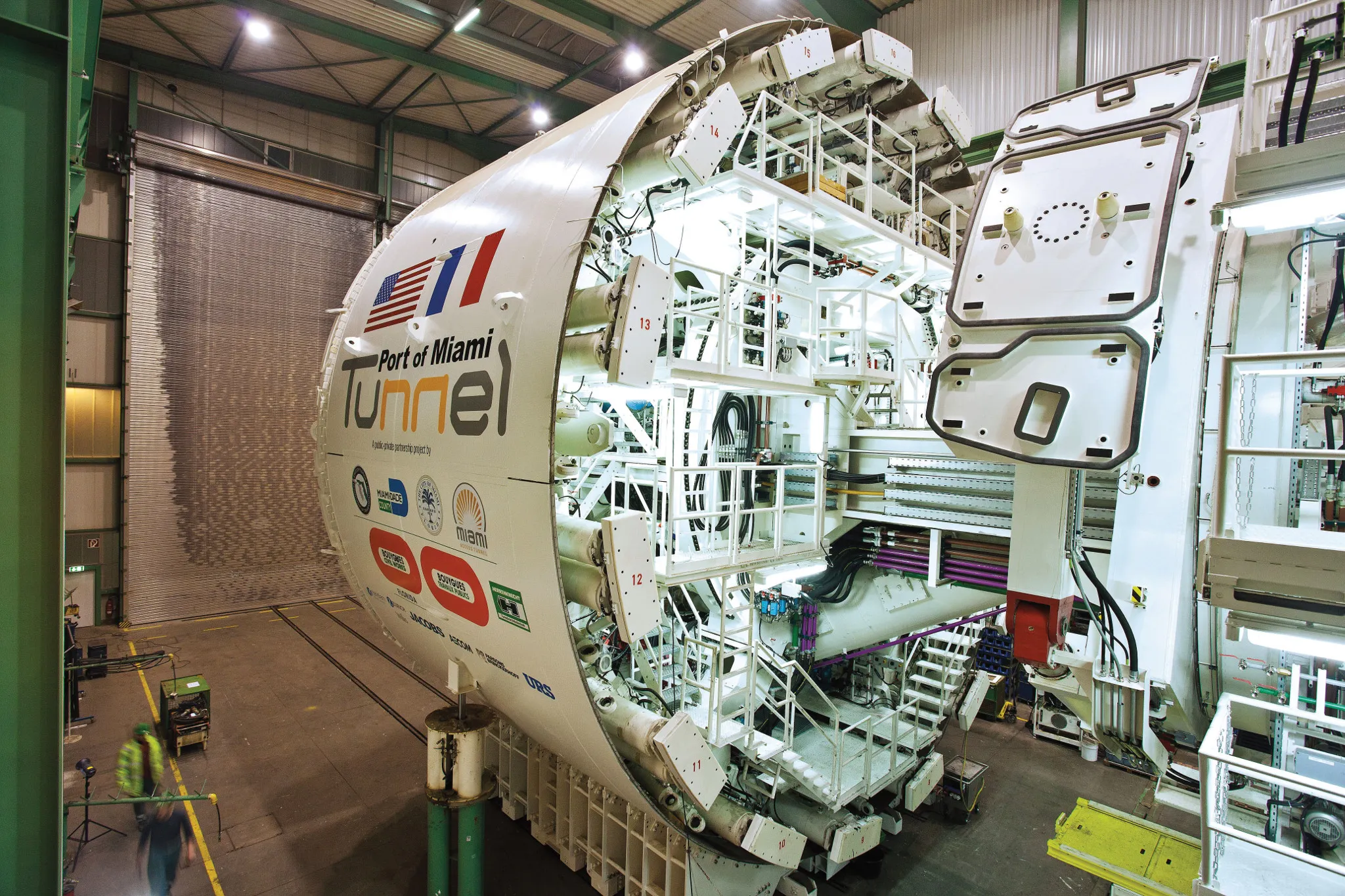 Energy chains in the tunnel drill