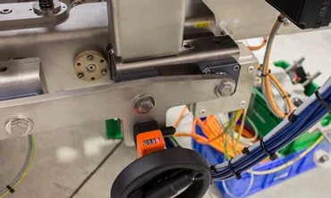 Image of a hand wheel that can set desired width in transverse adjustment.