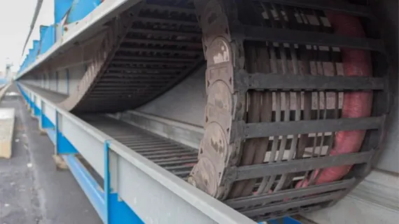 Energy chain for stackers on 615m travel without failure for years