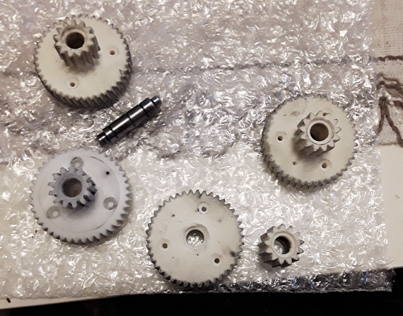After a few tests, the correct dimensions for the replacement gears were found