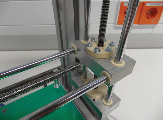 Hochschul-Projekt: 3D-Drucker im Eigenbau mit igus® Produkten