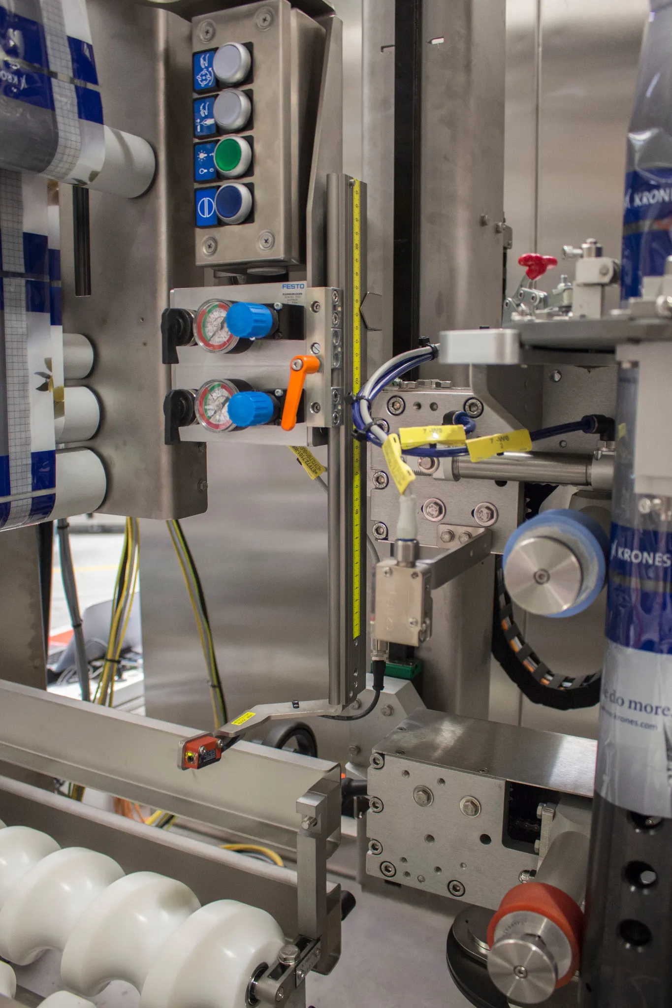 Adjustment of infeed and outfeed sensor