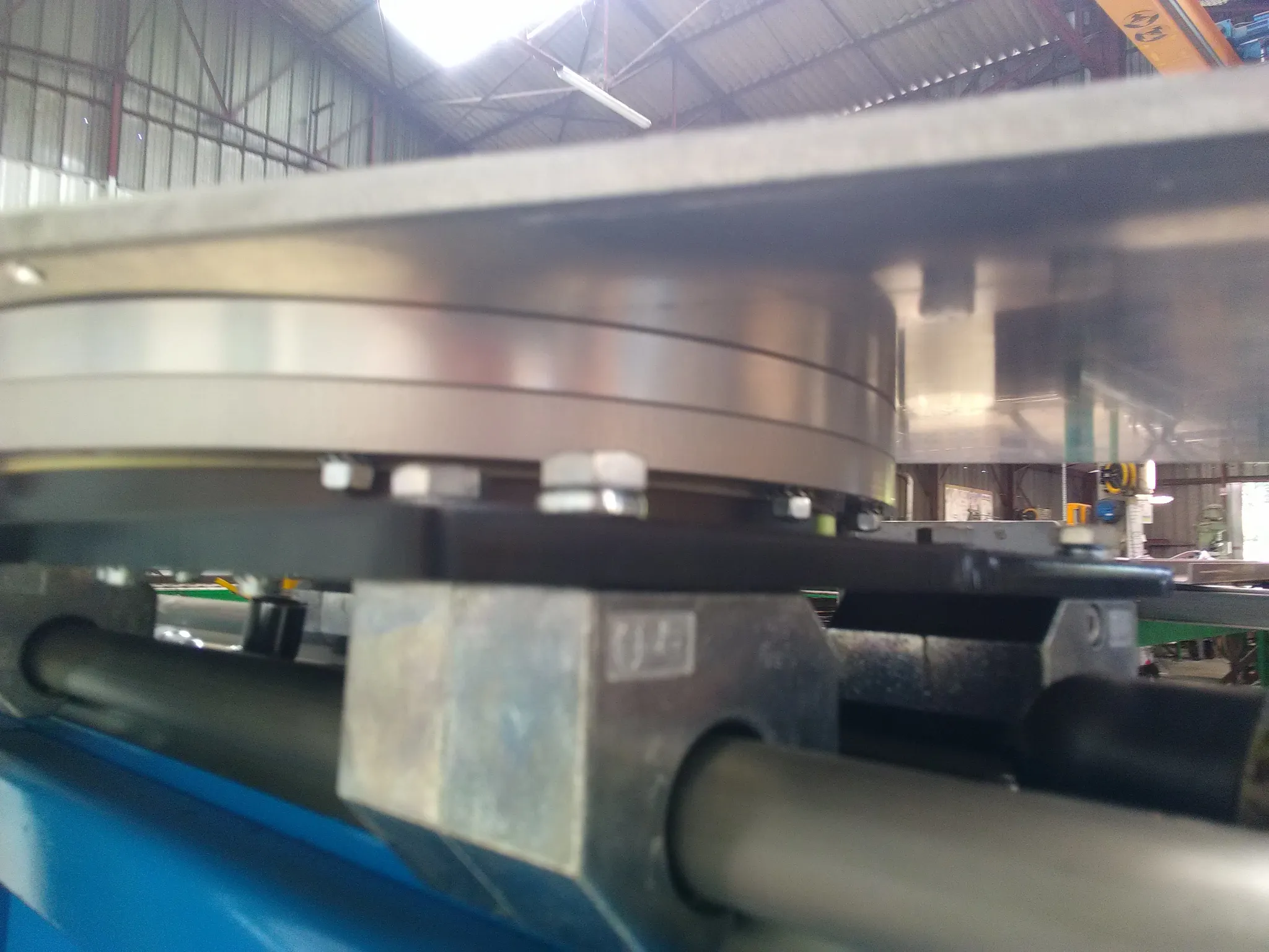 Castera - Welding station movable due to igus roller bearings