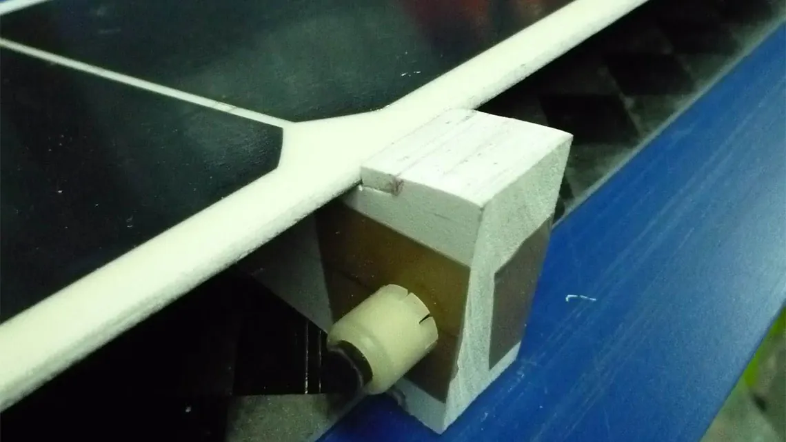 Pengikatan bantalan ke sayap