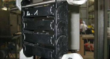 Oil test with energy chains