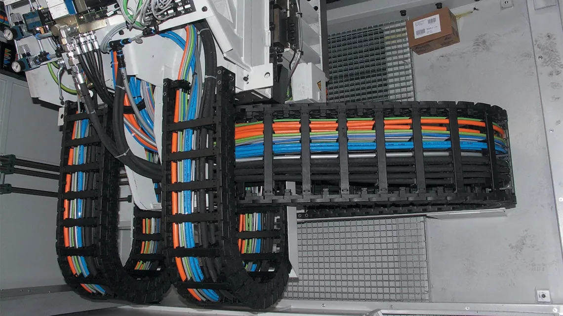 Többorsós megmunkálóközpont