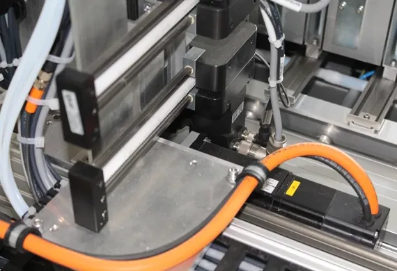 Unités linéaires à crémaillère drylin GRW dans la préparation d'échantillons