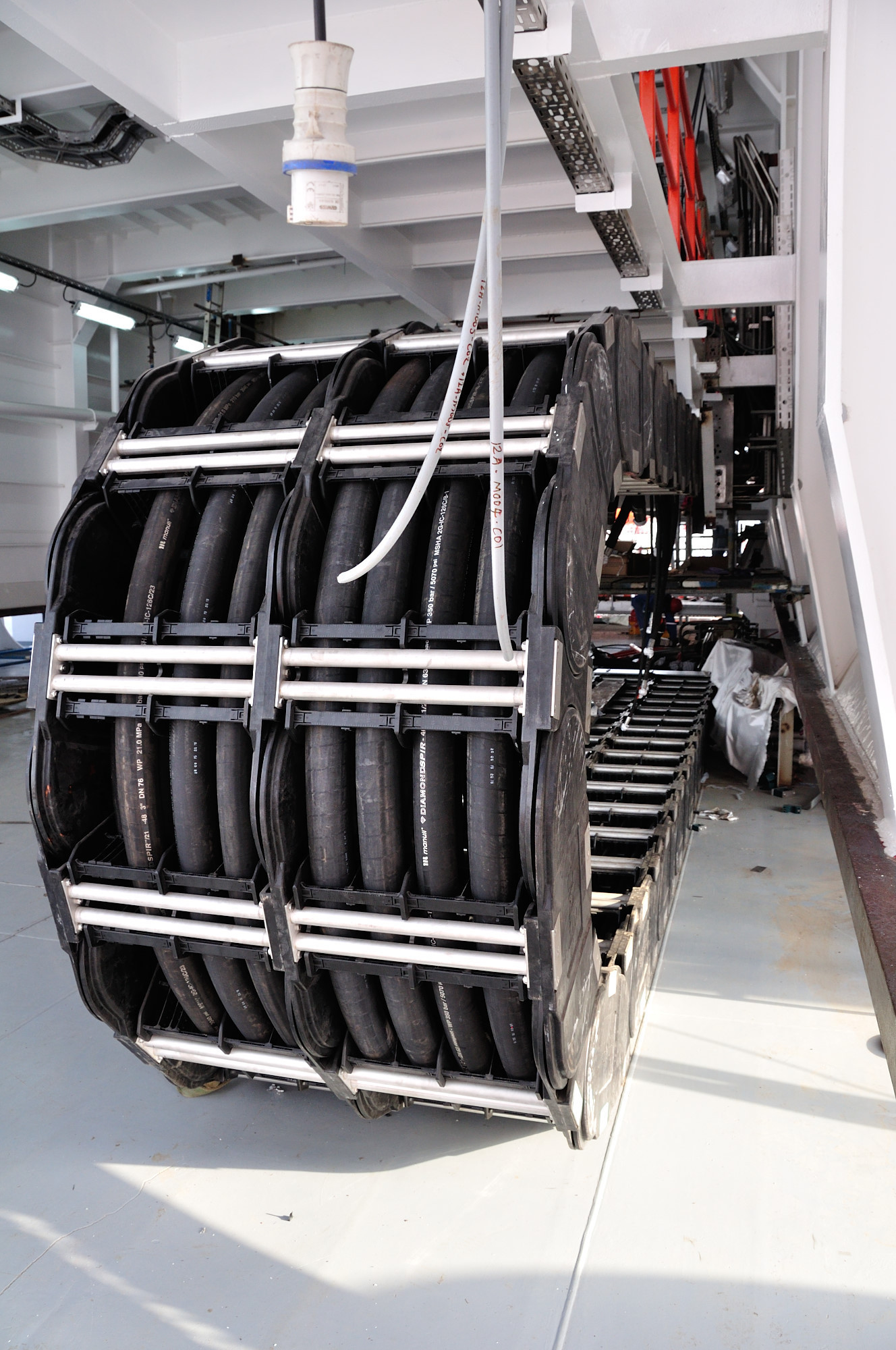 Cantilever energy chain