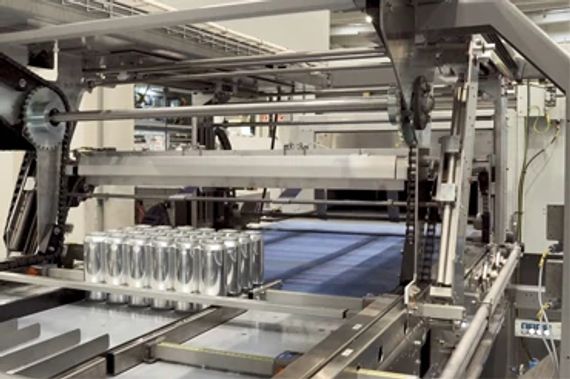 Krones beverage plant with knife edge rollers