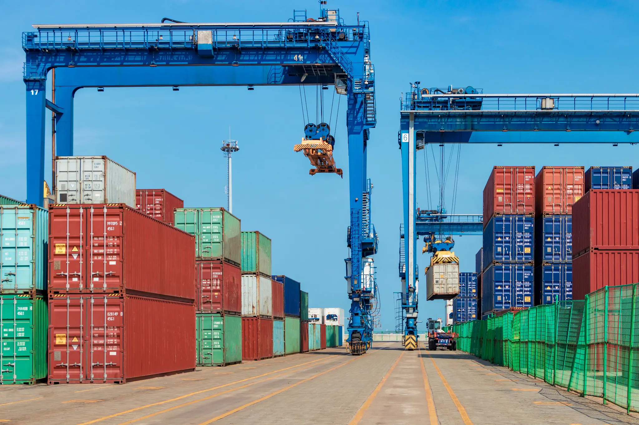 Energy chain systems in cranes