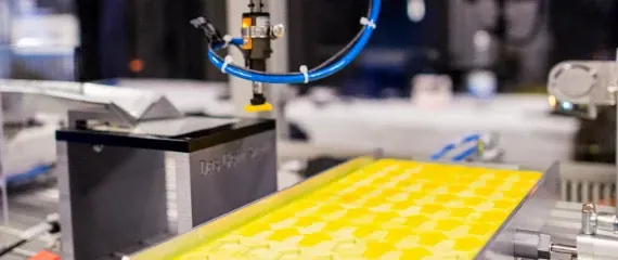 Välj och placera med Delta-robot